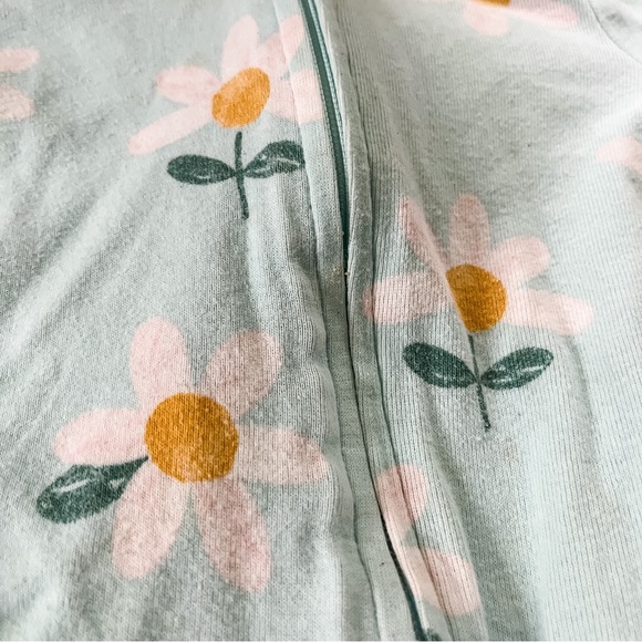9 month Carter’s daisy romper - Picture 2 of 3